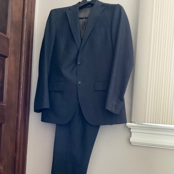Custom-Made Italian Men’s Suit - Picture 11 of 11